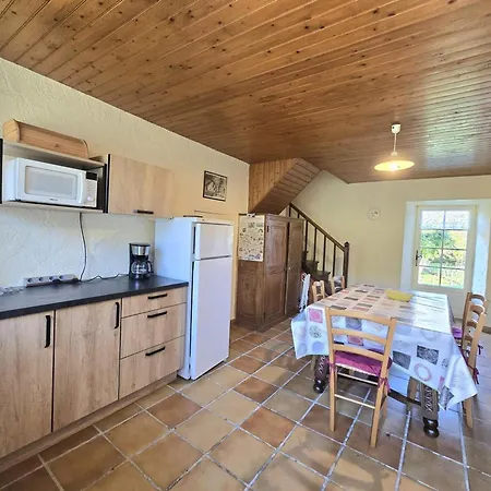 Holiday home Charmante Maison Perigourdine Avec Jardin Clos, Cheminee Et A Proximite Des Sites Prehistoriques - Fr-1-616-291